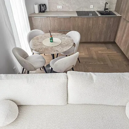 아파트 The Royal Amber Apartment, Luxury Apatment Kunigiskes *
